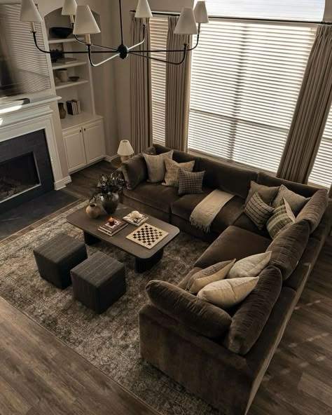 Cozy vibes & shades of brown for this beautiful living room via @brookemoraleshome 🤎 ⠀⠀⠀⠀⠀⠀⠀ Living Ideas Room, Dark Brown Living Room Furniture, Brown Sectional Living Room, Cream Living Room Decor, Velvet Couch Living Room, Dark Brown Couch Living Room, Brown Leather Couch Living Room, Grey And Brown Living Room, Brown Living Room Decor