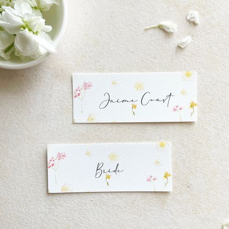 Paper Name Cards, Place Cards Watercolor, Watercolor Place Cards, Flower Place Cards, Floral Place Cards, Name Place Cards Wedding, Name Cards Wedding, Printable Place Cards, Classic Calligraphy