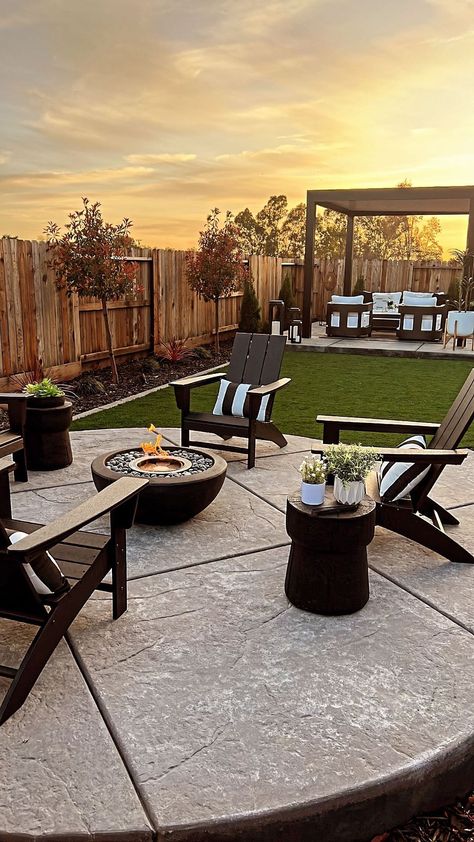 Teri Fode | BUT… This vision in my head just wouldn’t quit so we brought it to life. It’s a small backyard in the middle of the suburbs, but we made… | Instagram Dining Pergola, Conversation Patio Set, Backyard Dining Area, Oasis Backyard, Backyard Dining, Backyard Fire Pit, Backyard Walkway, Backyard Layout, Conversation Area