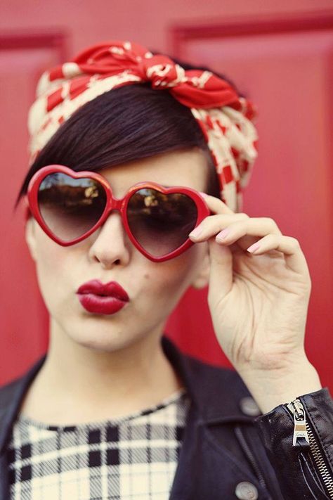 I wanna try this sexiensssss Pinup Style, Rockabilly Pinup, Red Sunglasses, Rockabilly Pin Up, Rockabilly Style, Rockabilly Fashion, Pin Up Style, Up Girl, Pin Ups