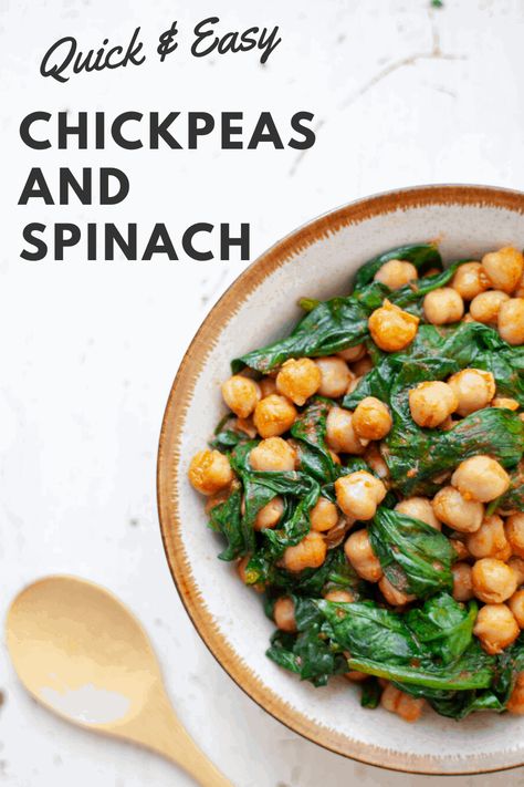 Quick and easy chickpeas & spinach, cooked in 30 minutes with just a few ingredients. A rich tomato based sauce flavored with lemon and cumin gives this simple dish lots of flavor. #easydinner #chickpeas #pantrymeals Chickpeas Spinach Recipe, Chickpeas And Spinach, Spinach Cooked, Chickpea And Spinach, No Meat Meals, Clean Eating Low Carb, Easy Healthy Dinner Ideas, Spinach Recipe, Meat Meals