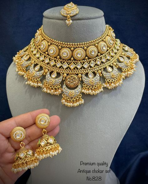 Real Gold Bridal Jewellery Indian, Jadau Sets, Antique Choker, Stylish Jewelry Accessories, Fashion Jewelry Necklaces Gold, Bridal Jewelry Sets Brides, Bridal Jewellery Inspiration, Wedding Jewelry Sets Bridal Jewellery, Bridal Jewelery