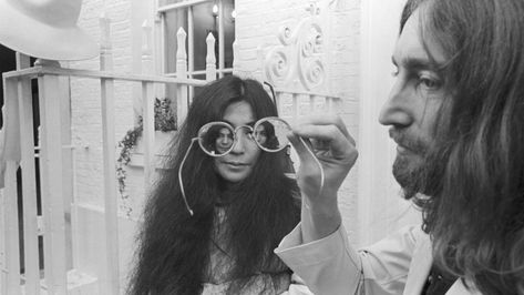 Yoko And John, Lennon Glasses, John Lennon Glasses, Jhon Lennon, John And Yoko, Beatles Rare, Nowhere Boy, John Lennon Yoko Ono, John Lemon