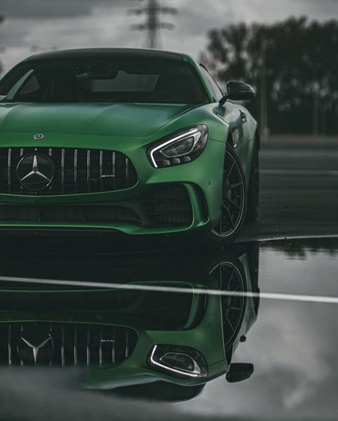 Luxury Suv Cars, Amg Gts, Benz Wallpaper, Gottlieb Daimler, Mercedes Benz Wallpaper, Mercedes Logo, Mercedes Wallpaper, Hostel Room, Mercedes Cars