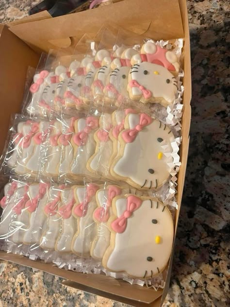 Kitty Birthday Theme, Bolo Da Hello Kitty, Hello Kitty Baby Shower, Hello Kitty Birthday Theme, Kitty Cookies, Hello Kitty Cookies, Hello Kitty Birthday Cake, Kitty Birthday Party, Hello Kitty Birthday Party