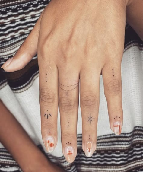 Finger Tattoos For Women Dots, Celebrity Hand Tattoos, Finger Dot Tattoos, Hand Tattoos For Women Words, Dot Finger Tattoo, Dainty Finger Tattoos For Women, Elegant Tattoos For Women Classy, Finger Dot Tattoo, Pretty Tattoo Ideas