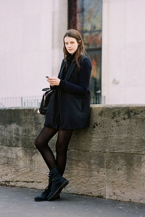 Black Outfit Dress, Winter Casual Outfit For Women, Casual Outfit For Women, Winter Casual Outfit, Paris March, Vanessa Jackman, Women Street Style, About A Girl, Outfit For Women