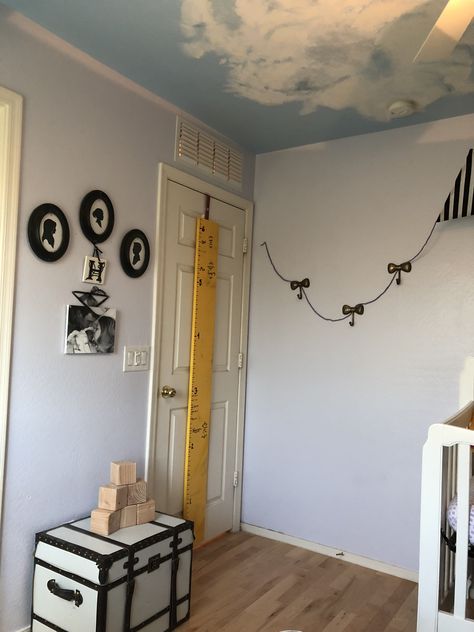 Mary Poppins Home Decor, Mary Poppins Nursery Theme, Disney Nursery Boy, Mary Poppins Nursery, Nursery Disney, Mary Poppins Party, Baby Girl Nursery Ideas, Disney House, Girl Nursery Ideas