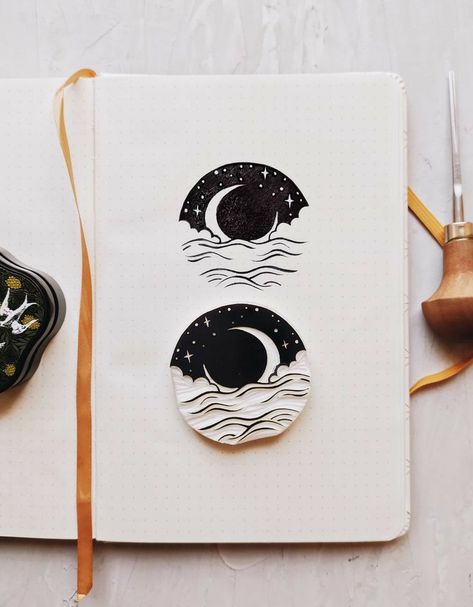 Rubber Stamp Design Ideas, Stamp Carving Ideas, Print Making Ideas, Linoleum Carving, Rubber Stamp Design, Moon Scenery, Moon Stamp, Halloween Stamps, Moon Carving