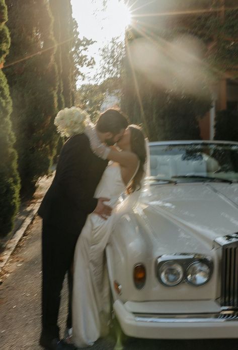 Ferrari Engagement Photos, White Classic Car Wedding, Romantic Vintage Engagement Photos, Wedding Photo Ideas Car, Engagement Vintage Photos, Vintage Car Wedding Photoshoot, Engagement Photoshoot Vintage Car, Engagement Car Photos, Engagement Shoot Car