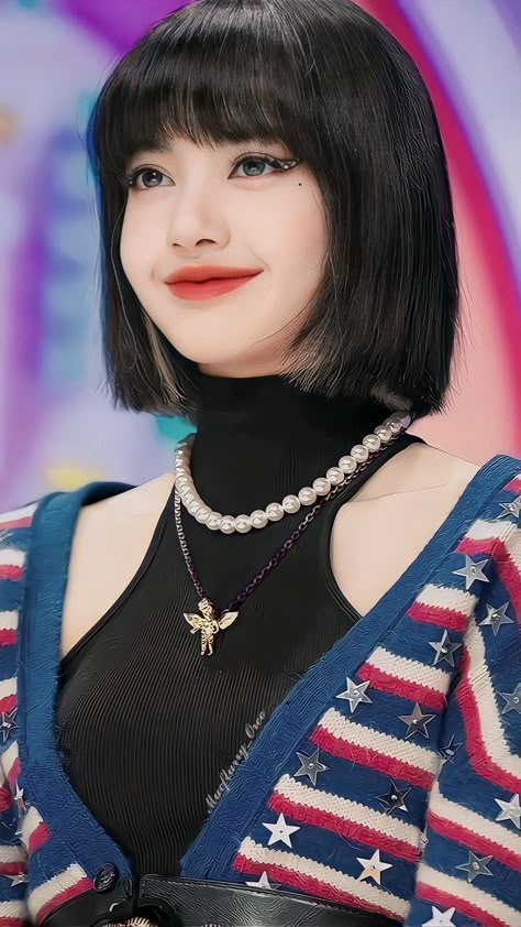 Graduated Bob Haircuts, Graduated Bob, Haircuts For Older Women, Regular People, Lisa Bp, Blackpink Wallpaper, Lisa Blackpink Wallpaper, Lalisa Manobal, Bob Haircuts