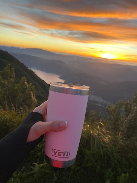 Yeti Water Bottle Aesthetic, Yeti Aesthetic, Water Bottle Aesthetic, Cowgirl Barbie, Pink Yeti, Aesthetic Pic Ideas, Bottle Aesthetic, Lux Home, Yeti Cup Designs