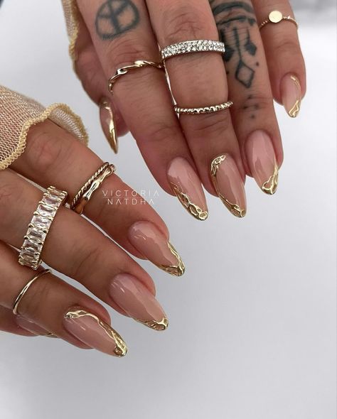 Gold Nails Ideas, Fall Nude Nails, Blue Stiletto Nails, Summer Vacation Nails, Gold Accent Nail, Nude Nail Designs, Beige Nails, Vacation Nails, Gold Tips