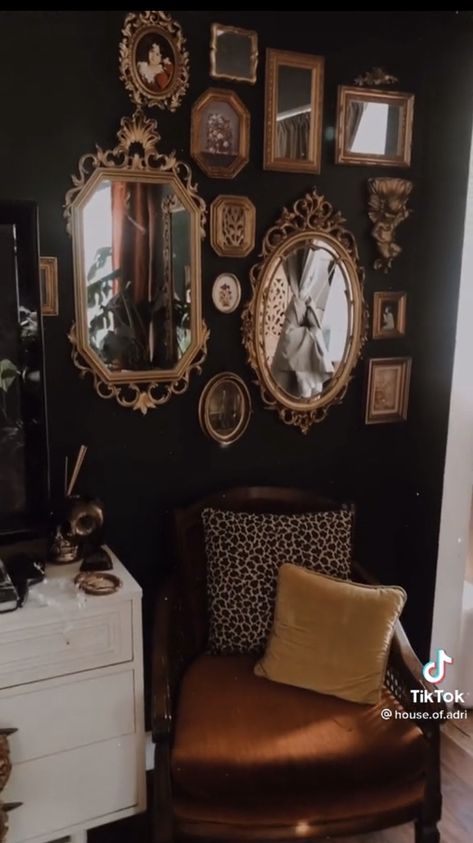 Purple Antique Aesthetic, Moody Dressing Room Ideas, Black Vintage Decor, Dark Academia Bedroom Wall, Moody Salon Suite, European Eclectic Bedroom, Dark Victorian Living Room, Moody Feminine Bedroom, Dark Academia Bed