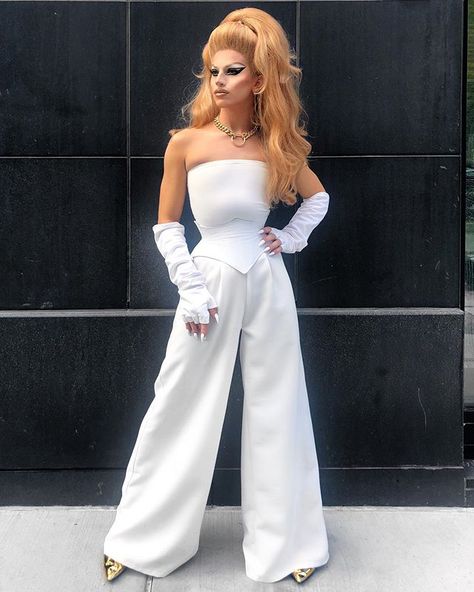 Rupaul Drag Race Winners, Drag Queen Costumes, Drag Queen Outfits, Rupaul Drag Queen, Queen Outfits, Photographie Portrait Inspiration, Queen Fashion, All White Outfit, Rupaul Drag