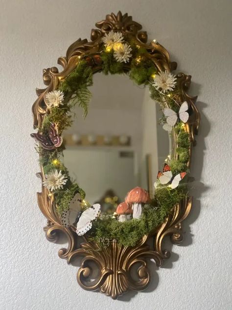 Fairy Mirror, Moss Mirror, Spiegel Diy, Tanah Liat, Mirror Ideas, Mirror Painting, Little Cottage, Diy Mirror, Interior Design Art