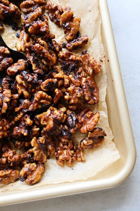 Cinnamon Date Syrup Walnuts - Something Nutritious How To Use Date Syrup, Date Syrup Desserts, Date Syrup Uses, Desserts With Dates, Date Syrup Recipes, Healthy Pregnancy Meals, Spicy Salmon Sushi, Fine Desserts, Pregnancy Meals