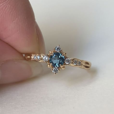 Carcase Iphone, Cute Promise Rings, Rings Art Deco, Pretty Engagement Rings, November Birthstone Ring, Pretty Jewelry Necklaces, Cute Engagement Rings, Future Engagement Rings, London Blue Topaz Ring