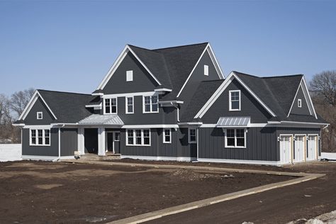 Exterior Siding Ideas, Dark Grey Siding, Grey Vinyl Siding, Dark Grey Houses, Exterior House Siding, Siding Ideas, James Hardie Siding, Grey Siding, Gray House Exterior