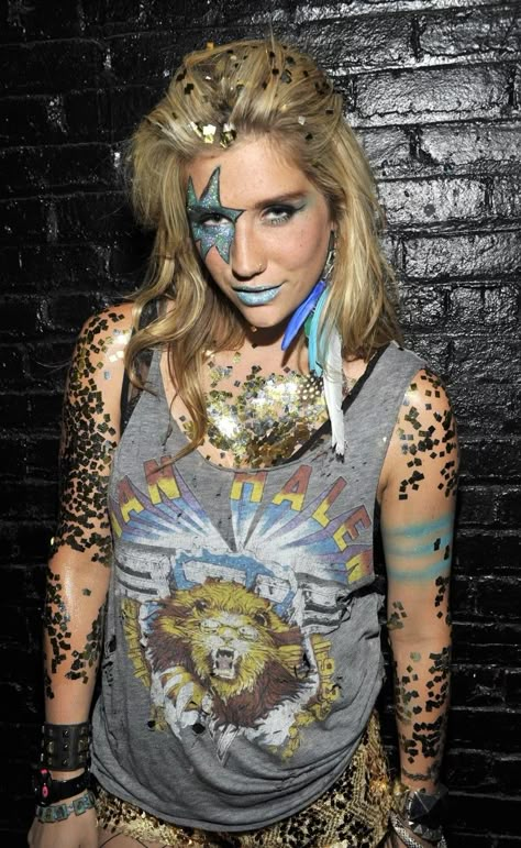 Kesha 2000s Outfits, Kesha Victorious, Kesha Party Aesthetic, Kesha Core Aesthetic, Ke$ha Aesthetic, Kesha Aesthetic 2010, Kesha Fashion, Kesha 2000s, Kesha Core