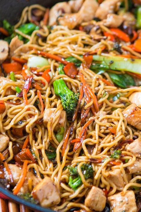 15 Minute Chicken, Chicken Lo Mein, Stir Fry Recipes Chicken, Fry Recipes, Chicken Stir Fry, God Mat, Idee Pasto Sano, Stir Fry Recipes, Easy Dinners