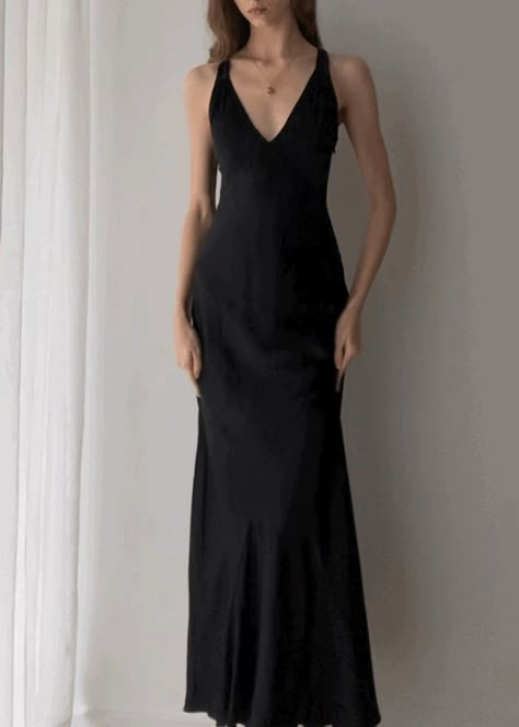 Cute Black Dress Long, Fancy Black Gown, Official Dinner Dress, Long Dark Purple Dress, Vintage Style Dresses Classy, Black Long Dress Aesthetic, Dress 90s Style Party, Dress Night Party Elegant, Elegant Prom Dresses Black