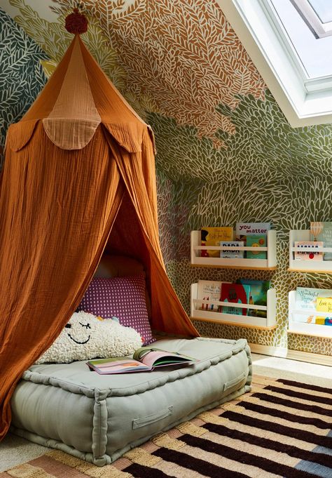 Playroom Ideas Jungle, Childs Room Aesthetic, House Bed Kids Room, Shared Attic Bedroom Kids, Joyful Bedroom, Whimsical Bedroom Kids, Vintage Kids Bedroom, Whimsical Kids Room, Whimsical Playroom