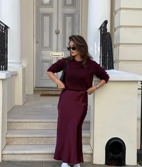 Old Money Women Outfits, Burgundy Skirt Outfit, Old Money Women, Old Money Dress, Old Money Lifestyle, Bordeaux Dress, Satin Skirt Outfit, Money Dress, Classy Clothing