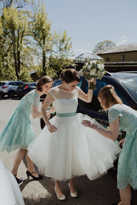 50s Bridesmaid Dress, Wedding Dress Green Accent, Vintage Tea Length Wedding Dress, 50s Style Wedding, 50s Style Wedding Dress, Tea Length Wedding Dress Vintage, Short Wedding Dress Vintage, Retro Cap, Wedding Dresses 50s