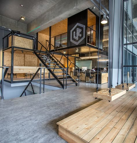 Image 6 of 16 from gallery of ALP Logistic Office / JC Architecture. Photograph by Zach Hone Warehouse Office Design, Interior Design Hd, Warehouse Office, Industrial Office Design, Commercial And Office Architecture, Container Office, Loft Office, Warehouse Design, Real Estat