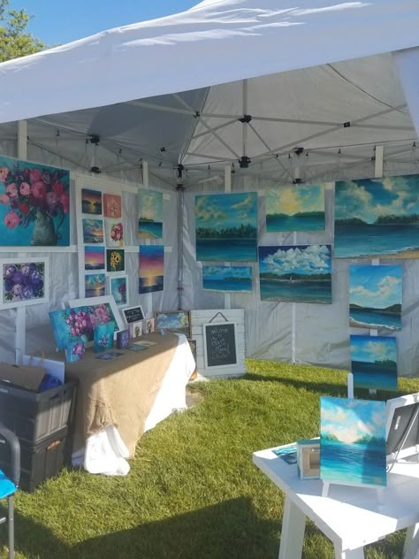 Art Fair Set Up Display Ideas, Art Booth Set Up Ideas, Canvas Art Display Booth, Art Show Set Up, Art Packaging Ideas, Art Booth Ideas, Painting Display Booth Art Shows, Art Vendor Booth Ideas, Art Market Booth