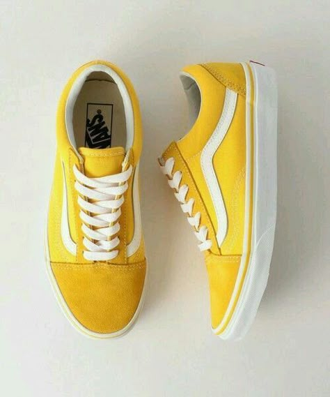 Best Casual Shoes, Yellow Vans, Tenis Vans, Yellow Sneakers, Yellow Shoes, Yellow Aesthetic, Vans Sneakers, Shoe Closet, Vans Classic