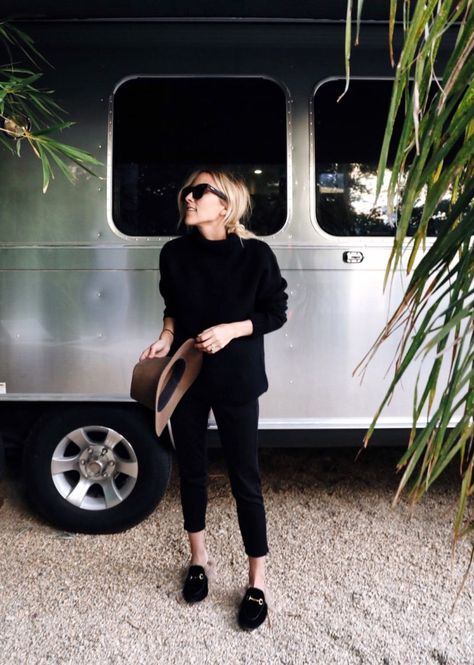 All Black for Camping Outdoors Outfits, Texas Outfits, Camping Outfits For Women, Jacey Duprie, Outdoor Images, Camping Tricks, Damsel In Dior, Women's Winter Fashion, Santa Paula