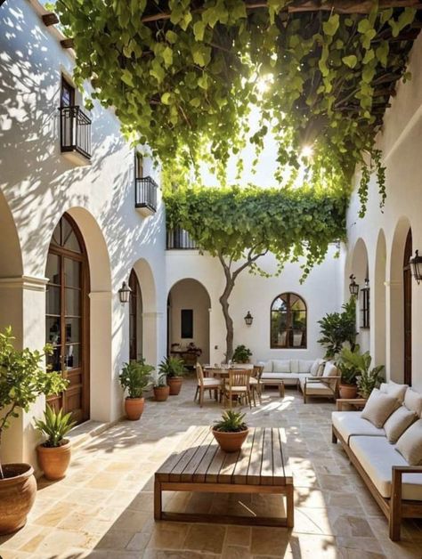 Spanish Courtyard Ideas, Spanish Courtyard House, Mexican Home Exterior, Mexican Patio Hacienda Style, Mexican Courtyard, Hacienda Style Homes, Desain Pantry, Stone Farmhouse, Dream Life House