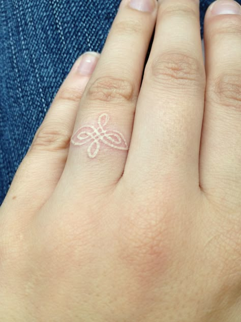 Wedding Band Celtic Knot Tattoo Wedding Band Tattoos, Ring Tattoo Ideas, Wedding Ring Tattoos, Tattoo Rings, Ring Tattoo Designs, Tattoos Celtic, Wedding Band Tattoo, Celtic Knot Tattoo, Tattoo Wedding