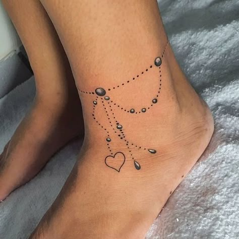 39 Tatouages chevilles à la fois discrets, délicats et sensuels - Astuces de filles Ankle Tattoos For Women Anklet, Anklet Tattoos For Women, Wrist Bracelet Tattoo, Tiny Wrist Tattoos, Ankle Bracelet Tattoo, Tattoos Matching, Ankle Tattoos For Women, Bracelet Tattoo, Flower Wrist Tattoos