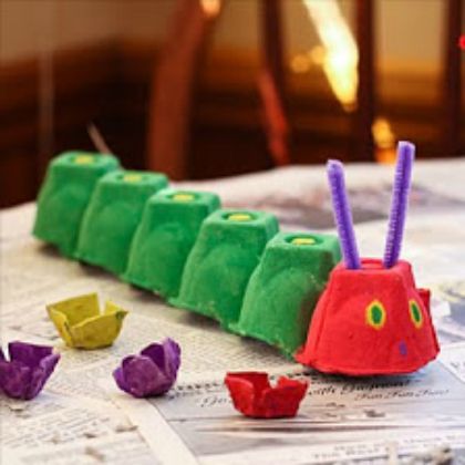 25 Very Hungry Caterpillar Crafts for Preschoolers – Play Ideas Egg Carton Caterpillar, Hungry Caterpillar Craft, Hungry Caterpillar Activities, Spring Crafts Preschool, Caterpillar Craft, Caterpillar Party, Hungry Caterpillar Party, Egg Carton Crafts, The Very Hungry Caterpillar