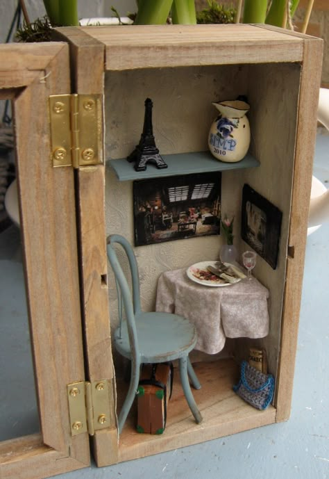 lotjesdollshouse: Thank you Room Box Miniatures, 29 June, Mini Doll House, Doll House Crafts, Shadow Box Art, Room Boxes, Miniature Rooms, Miniature World, Miniature Diy