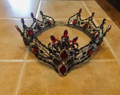 Black Crown With Red Jewels, Black And Red Crown Queen, Dark Red Quinceanera Crown, Red And Black Tiara, Black And Red Crown, Vampire Crown, Gothic Tiara, Ballet Tiaras, Vampire Wedding