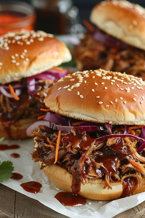 Bbq Sandwich Recipe, Bbq Pulled Pork Sandwiches, Bbq Pork Recipes, Tasty Burger, Barbecue Sandwiches, Pulled Pork Sandwiches, Bbq Sandwich, Tangy Bbq Sauce, Talk To People