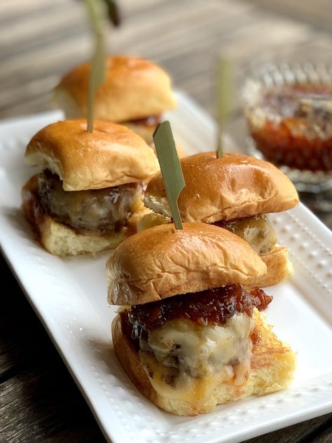 Beef Sliders with Easy Bacon Jam Recipes With Bacon Jam, Maple Bacon Jam Recipe, Easy Bacon Jam, Bacon Jam Recipes, Hamburgers Sliders, I Love My Cousin, Fairy Recipes, Bacon Jam Burger, Recipes With Bacon