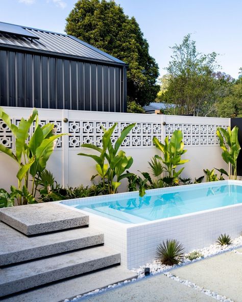 Jimmy & Tam’s house | Part 4 - Pool Jimmy & Tam's pool nails the quintessential Palm-Springs look with the breeze block wall, leafy foliage, and the white pool mosaic tiles. 😍 I love that Jimmy & Tam kept all feature tiles (inside & out) square shaped to connect their spaces with one another. Ft. Swimmer White Gloss Mosaic Tile ◻️◻️◻️◻️ White Breeze Block Wall, Pool Mosaic Tiles, Pool Nails, Breeze Block Wall, Modular Walls, Mosaic Pool, Feature Tiles, Block Wall, White Gloss