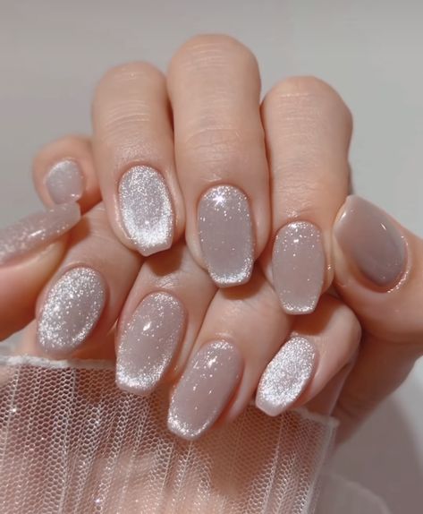 Nail Art Idea, Bentuk Alis, Eye Glitter, Gel Toe Nails, Chrome Nails Designs, Glitter Gel Polish, Simple Gel Nails, Blush Nails, Classy Acrylic Nails