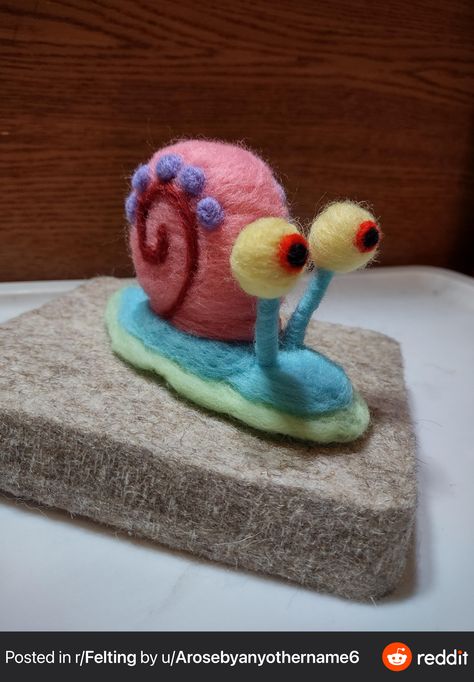 Star Wars Needle Felting, Simple Needle Felting Ideas, Needle Felt Kawaii, Needle Felt Monster, Easter Needle Felting Ideas, Needle Felting Ideas For Beginners, How To Needle Felt, Cute Needle Felting Ideas, Gary From Spongebob