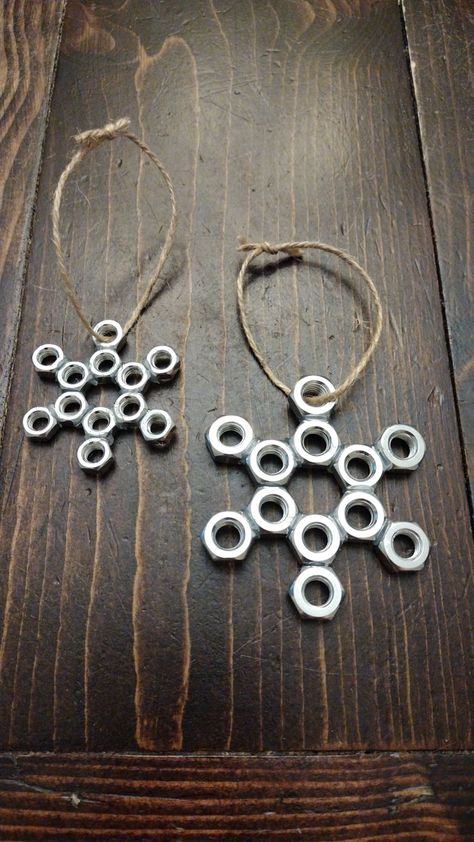 Nuts And Bolts Crafts Metal Art, Metal Chain Art, Nut And Bolt Crafts, Welding Projects Ideas Christmas, Welded Christmas Ideas, Nuts And Bolts Crafts, Nuts And Bolts Christmas Ornaments, Mechanic Christmas Decorations, Hex Nut Art