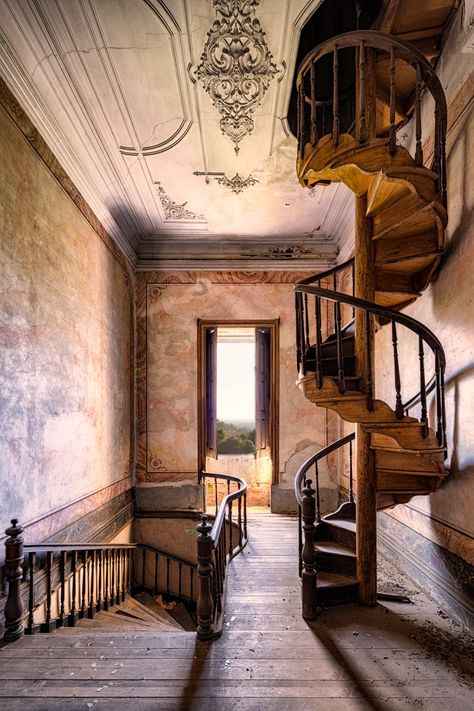 Decaying Buildings, Abandoned Mansion For Sale, Abandoned Architecture, Architecture Set, Abandoned Mansion, Old Abandoned Houses, Abandoned Castles, Liminal Spaces, Mansions For Sale