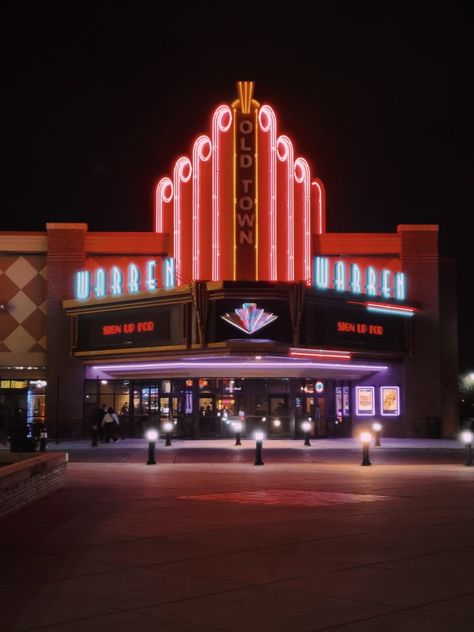 Classic Cinema, Movies Theater, Movie Theater Exterior, Theater Exterior, Movie Theatre Exterior, Movie Theaters, 70s Cinema, Hollywood Architecture, Retro Theater