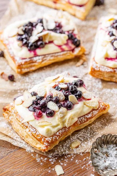 Lemon Puff Pastry Recipes, Blueberry Puff Pastry, Easter Pastries, Puff Pastry Tarts, Using Puff Pastry, Kue Macaroon, Puff Pastry Desserts, Puff Pastry Tart, Pie Pops