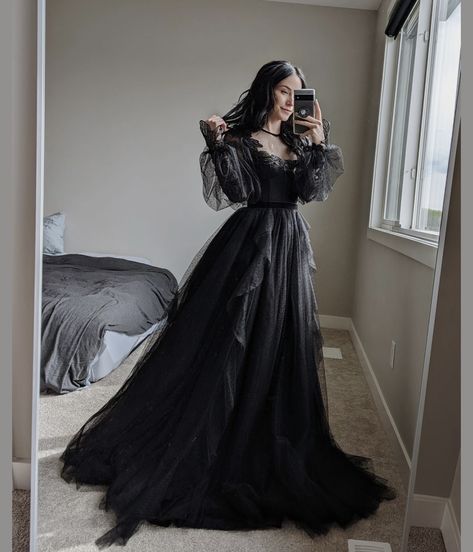 Black Gown Queen, Black Rennaisance Dress, Gothic Elegant Dress, Long Black Gothic Dress, Goth Bride Dress, Black Princess Dress Aesthetic, Black Gothic Dresses, Goth Prom Dress Corsets, Dark Fairytale Dress