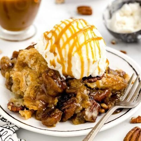 Pecan Dump Cake - Spaceships and Laser Beams Pecan Desserts Recipes, Chocolate Dump Cake, Pecan Pie Cake, Blueberry Dump Cakes, Pecan Desserts, Apple Dump Cakes, Fall Desserts Easy, Pecan Cake, Pecan Recipes